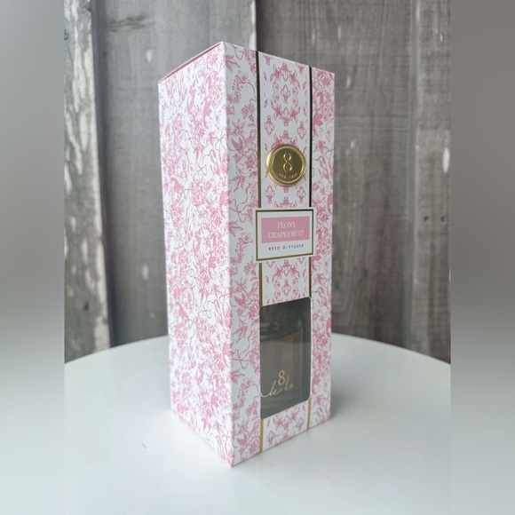 8 Oak Lane Peony Grapefruit Reed Diffuser - Picture 2 of 4